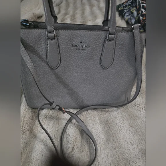 Kate Spade's Pebbled Leather Mulberry Tote/ Crossbody/Shoulder Bag In Grey. - Picture 2 of 16